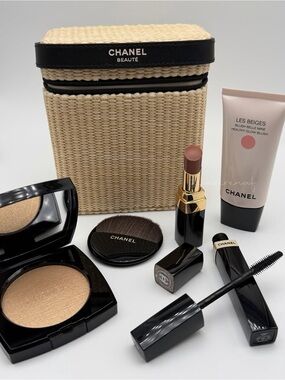 CHANEL LES BEIGES Summer Essentials
